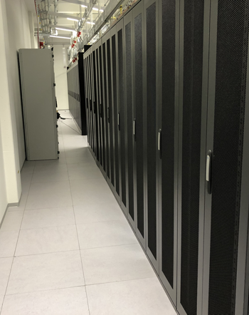 Server in 19 Zoll Serverschränken im Rechenzentrum / Datacenter.